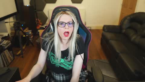 Snapshot of kelseycobalt chatting on 02-06-25, 01:27 kelseycobalt online show from 02-06-25, 01:27