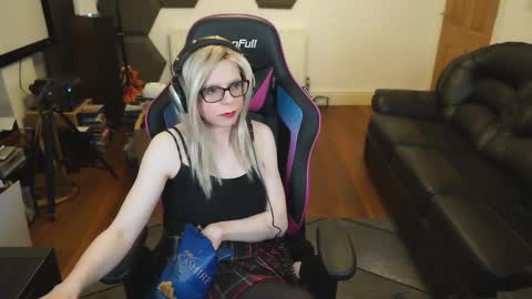 Snapshot of kelseycobalt chatting on 02-13-25, 11:58 kelseycobalt online show from 02-13-25, 11:58