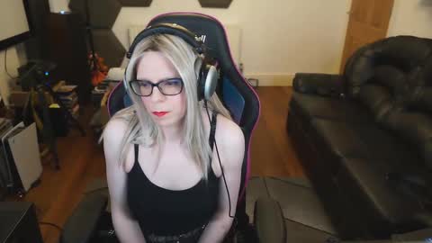 Snapshot of kelseycobalt chatting on 02-18-25, 08:14 kelseycobalt online show from 02-18-25, 08:14