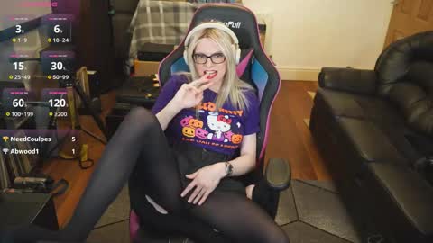 Snapshot of kelseycobalt chatting on 09-30-25, 08:14 kelseycobalt online show from 09-30-25, 08:14