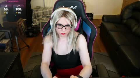 Snapshot of kelseycobalt chatting on 05-27-26, 07:55 kelseycobalt online show from 05-27-26, 07:55