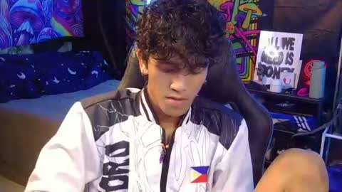 Snapshot of ken_bigcockxx chatting on 06-25-26, 05:28 Ken online show from 06-25-26, 05:28