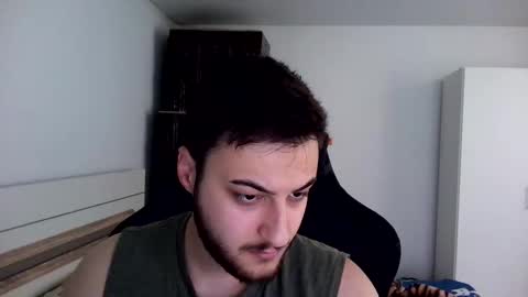 Snapshot of kenan_10 chatting on 05-08-26, 12:32 kenan online show from 05-08-26, 12:32
