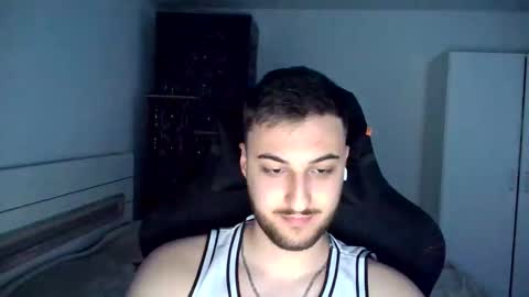 Snapshot of kenan_10 chatting on 05-10-26, 04:34 kenan online show from 05-10-26, 04:34