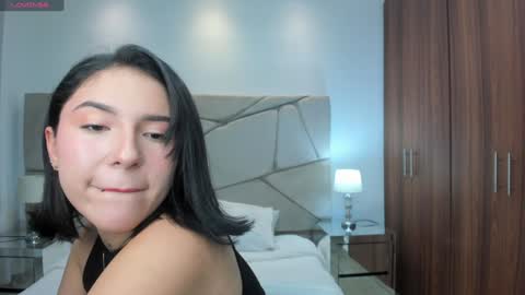 Snapshot of kendaall_jenner chatting on 12-31-24, 04:38 Kendall Jenner online show from 12-31-24, 04:38