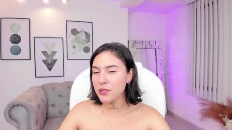 Snapshot of kendaall_jenner chatting on 01-08-25, 04:12 Kendall Jenner online show from 01-08-25, 04:12