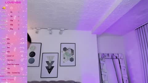 Snapshot of kendaall_jenner chatting on 01-10-25, 11:00 Kendall Jenner online show from 01-10-25, 11:00