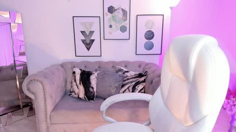 Snapshot of kendaall_jenner chatting on 01-23-25, 05:56 Kendall Jenner online show from 01-23-25, 05:56