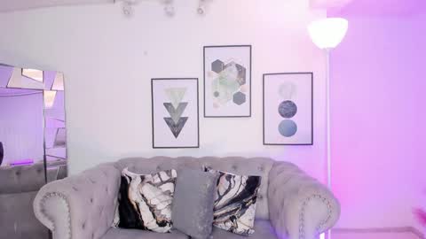 Snapshot of kendaall_jenner chatting on 01-30-25, 08:22 Kendall Jenner online show from 01-30-25, 08:22