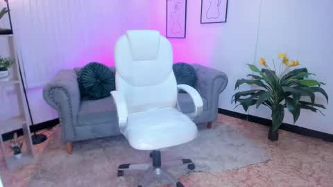 Snapshot of kendaall_jenner chatting on 02-26-25, 04:25 Kendall Jenner online show from 02-26-25, 04:25