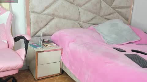 Snapshot of kendal_hot1 chatting on 10-02-25, 10:55 Aleja3 online show from 10-02-25, 10:55