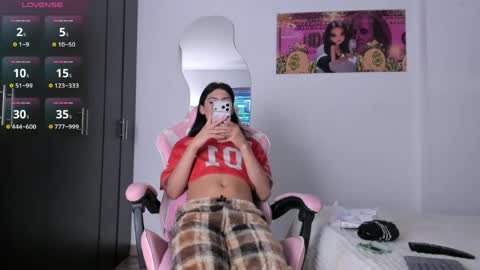 Snapshot of kendal_hot1 chatting on 05-25-26, 06:03 Aleja3 online show from 05-25-26, 06:03