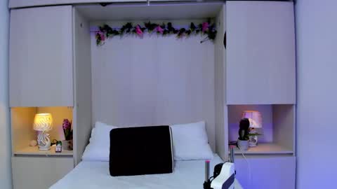 Snapshot of kendallrosse1 chatting on 12-27-24, 11:39 Kendal online show from 12-27-24, 11:39