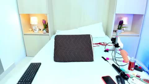 Snapshot of kendallrosse1 chatting on 12-27-24, 08:50 Kendal online show from 12-27-24, 08:50