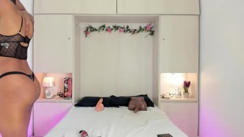 Snapshot of kendallrosse1 chatting on 12-04-25, 11:41 Kendal online show from 12-04-25, 11:41