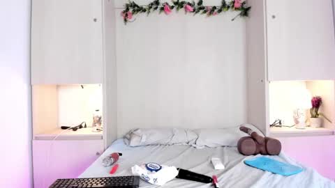 Kendal online show from 04-24-26, 04:42