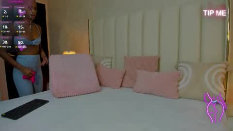 Kendal  online show from 11-30-25, 02:32