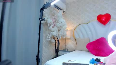 Kendal  online show from 02-18-26, 09:00