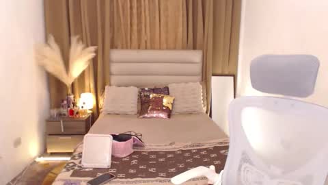 kendalveronika online show from 11-12-25, 08:37