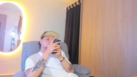 Snapshot of kendel_dimitri chatting on 01-20-25, 08:19 kendel_dimitri online show from 01-20-25, 08:19