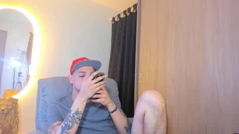 Snapshot of kendel_dimitri chatting on 01-31-25, 05:30 kendel_dimitri online show from 01-31-25, 05:30