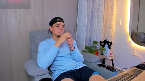 Snapshot of kendel_dimitri chatting on 10-15-25, 05:18 kendel_dimitri online show from 10-15-25, 05:18