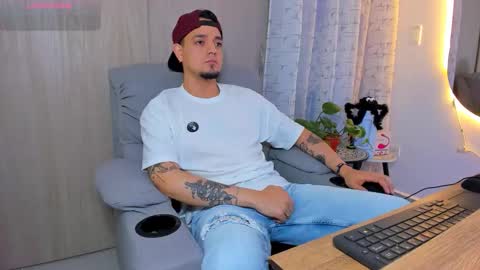 Snapshot of kendel_dimitri chatting on 10-16-25, 02:34 kendel_dimitri online show from 10-16-25, 02:34