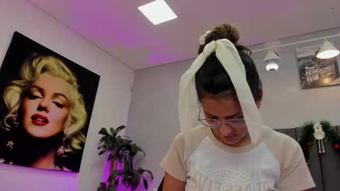 Kendra London online show from 12-20-25, 11:50