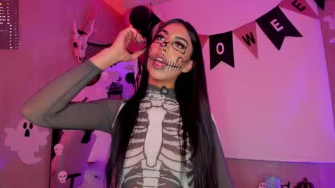 Kendra  online show from 10-20-25, 03:07