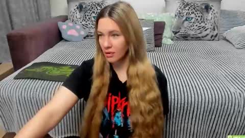 Kendra online show from 10-31-25, 12:22