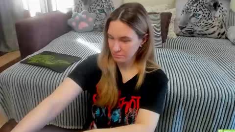Snapshot of kendra_xx_ chatting on 04-28-26, 02:27 Kendra online show from 04-28-26, 02:27