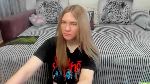 Snapshot of kendra_xx_ chatting on 05-13-26, 11:55 Kendra online show from 05-13-26, 11:55