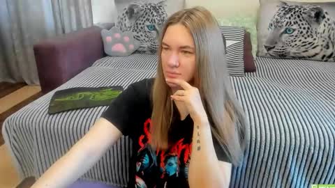 Snapshot of kendra_xx_ chatting on 05-15-26, 01:01 Kendra online show from 05-15-26, 01:01