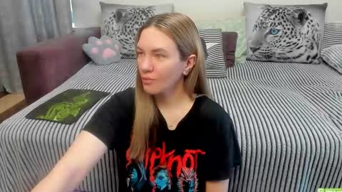 Snapshot of kendra_xx_ chatting on 05-18-26, 11:32 Kendra online show from 05-18-26, 11:32