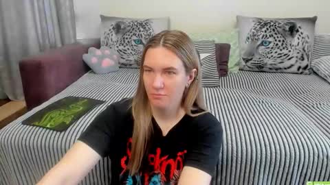Snapshot of kendra_xx_ chatting on 05-19-26, 01:56 Kendra online show from 05-19-26, 01:56