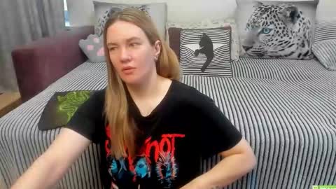 Snapshot of kendra_xx_ chatting on 05-24-26, 12:04 Kendra online show from 05-24-26, 12:04