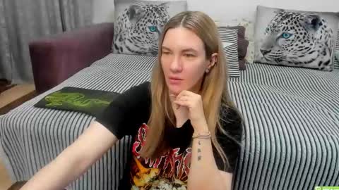 Snapshot of kendra_xx_ chatting on 05-25-26, 11:44 Kendra online show from 05-25-26, 11:44
