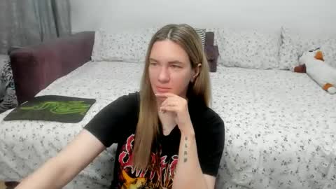 Snapshot of kendra_xx_ chatting on 05-29-26, 01:03 Kendra online show from 05-29-26, 01:03