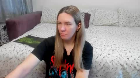 Snapshot of kendra_xx_ chatting on 06-01-26, 11:17 Kendra online show from 06-01-26, 11:17