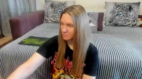 Snapshot of kendra_xx_ chatting on 06-06-26, 11:53 Kendra online show from 06-06-26, 11:53