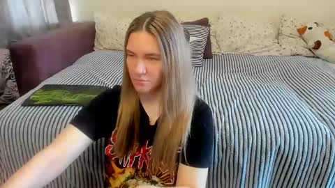 Snapshot of kendra_xx_ chatting on 06-08-26, 01:28 Kendra online show from 06-08-26, 01:28