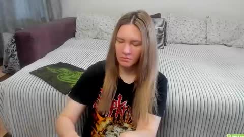 Snapshot of kendra_xx_ chatting on 06-11-26, 12:08 Kendra online show from 06-11-26, 12:08