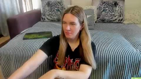 Snapshot of kendra_xx_ chatting on 06-14-26, 02:24 Kendra online show from 06-14-26, 02:24