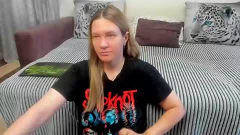 Snapshot of kendra_xx_ chatting on 06-21-26, 11:40 Kendra online show from 06-21-26, 11:40