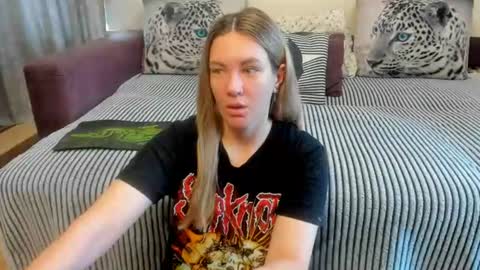Snapshot of kendra_xx_ chatting on 06-23-26, 11:47 Kendra online show from 06-23-26, 11:47