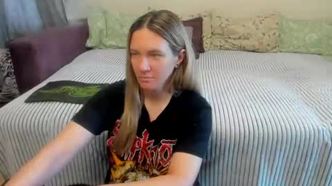 Snapshot of kendra_xx_ chatting on 07-04-26, 11:44 Kendra online show from 07-04-26, 11:44
