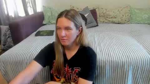 Snapshot of kendra_xx_ chatting on 07-05-26, 04:19 Kendra online show from 07-05-26, 04:19