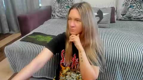 Snapshot of kendra_xx_ chatting on 07-17-26, 12:39 Kendra online show from 07-17-26, 12:39