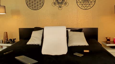 Snapshot of kendraleroy chatting on 12-20-24, 01:14 KENDRA online show from 12-20-24, 01:14