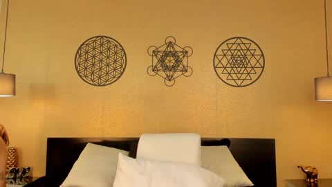 Snapshot of kendraleroy chatting on 01-25-25, 01:32 KENDRA online show from 01-25-25, 01:32